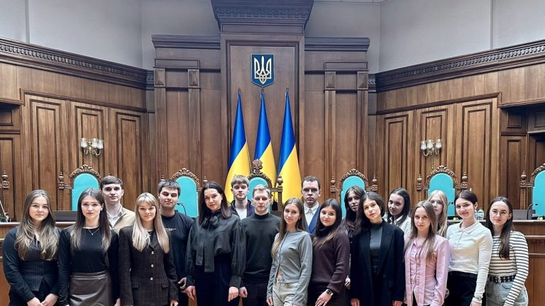 Екскурсія до Конституційного Суду України