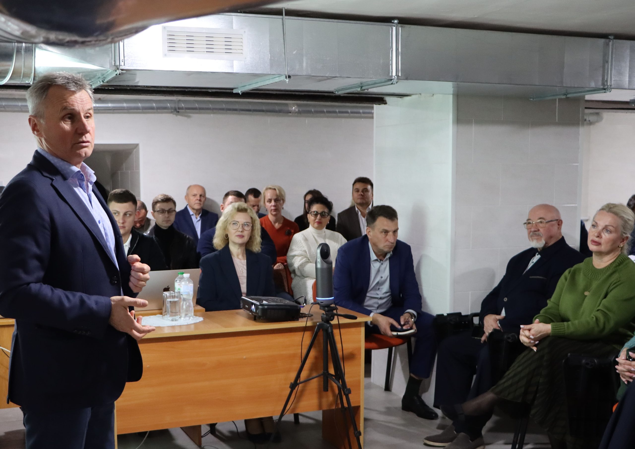 Колектив Інституту права зустрівся з кандидатом на посаду ректора Валерієм Копійкою!